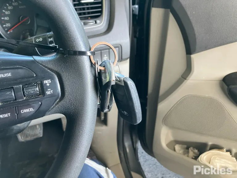 2015 Kia Carnival Damaged VIN KNAMB811MF6068849 – side profile 2015 Kia Carnival Damaged VIN KNAMB811MF6068849 – side profile