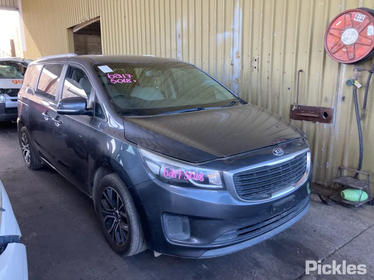 2015 Kia Carnival Damaged VIN KNAMB811MF6068849 – engine bay 2015 Kia Carnival Damaged VIN KNAMB811MF6068849 – engine bay