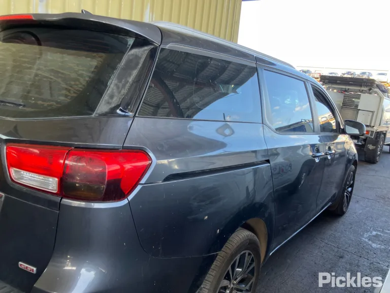 2015 Kia Carnival Damaged VIN KNAMB811MF6068849 – photo 15 2015 Kia Carnival Damaged VIN KNAMB811MF6068849 – photo 15