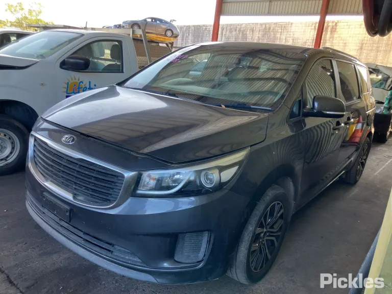 2015 Kia Carnival Damaged VIN KNAMB811MF6068849 – photo 16 2015 Kia Carnival Damaged VIN KNAMB811MF6068849 – photo 16