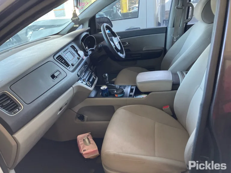 2015 Kia Carnival Damaged VIN KNAMB811MF6068849 – photo 18 2015 Kia Carnival Damaged VIN KNAMB811MF6068849 – photo 18