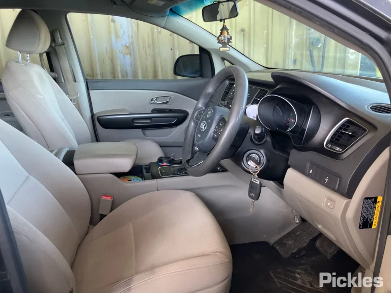 2015 Kia Carnival Damaged VIN KNAMB811MF6068849 – photo 26 2015 Kia Carnival Damaged VIN KNAMB811MF6068849 – photo 26
