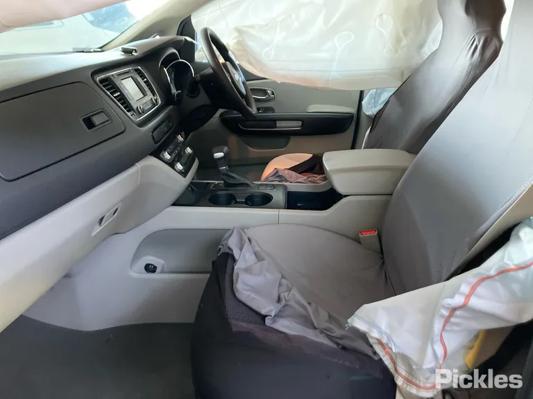 2017 Kia Carnival Used VIN KNAMB811MH6336511 – dashboard
