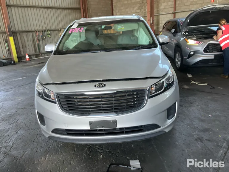 2017 Kia Carnival Used VIN KNAMB811MH6336511 – photo 11
