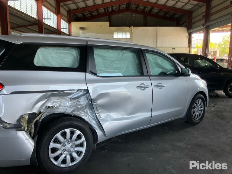 2017 Kia Carnival Used VIN KNAMB811MH6336511 – photo 12