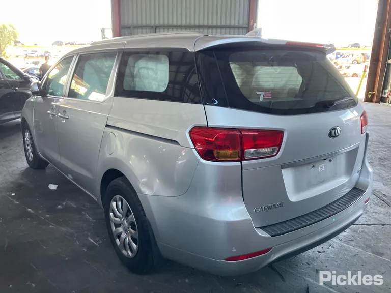 2017 Kia Carnival Used VIN KNAMB811MH6336511 – photo 14