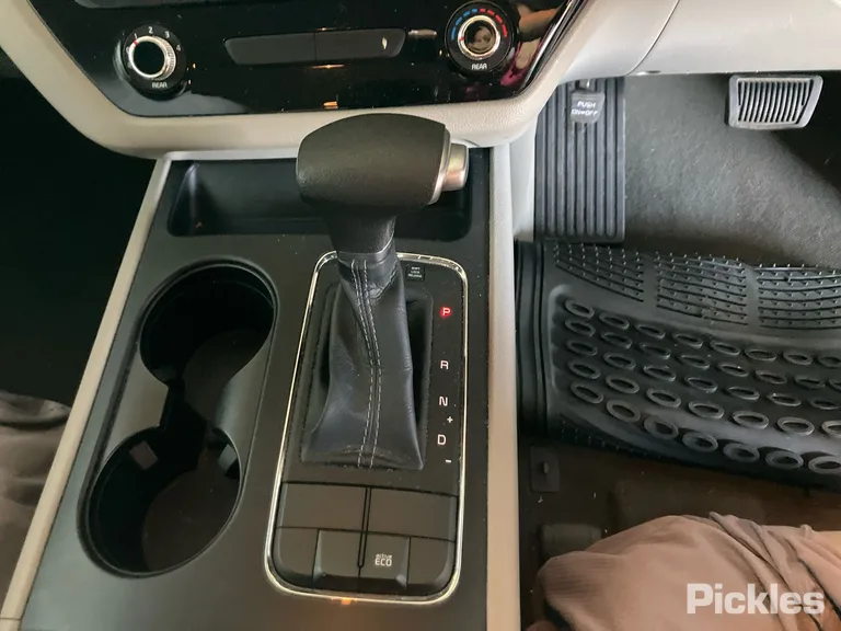 2017 Kia Carnival Used VIN KNAMB811MH6336511 – photo 15