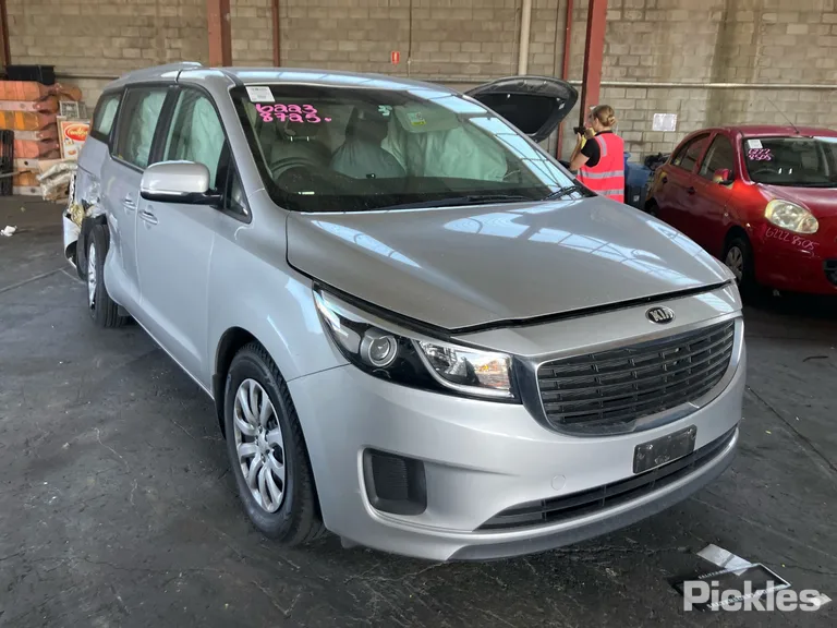 2017 Kia Carnival Used VIN KNAMB811MH6336511 – photo 17