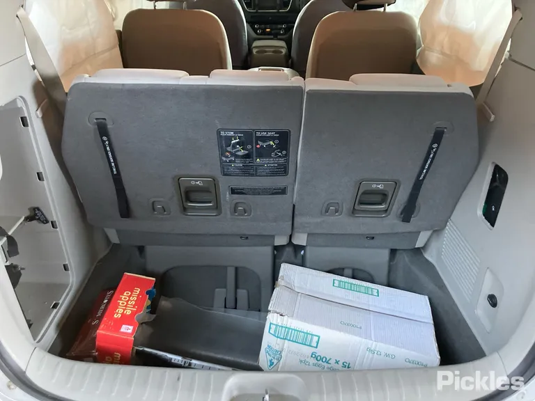 2017 Kia Carnival Used VIN KNAMB811MH6336511 – photo 18