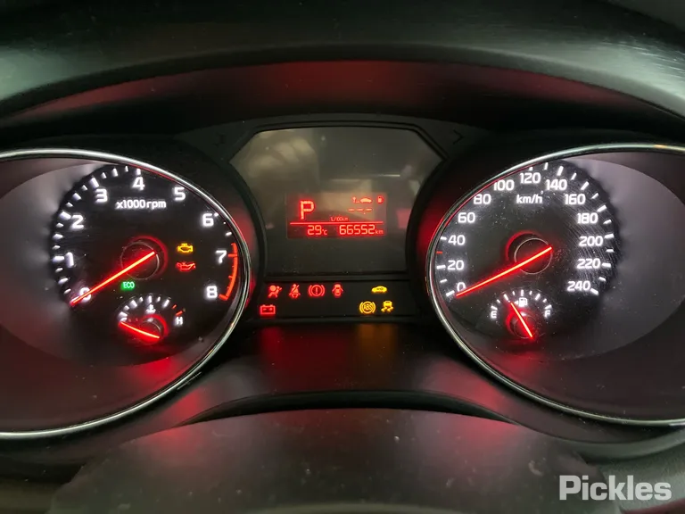 2017 Kia Carnival Used VIN KNAMB811MH6336511 – photo 21