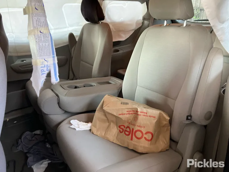 2017 Kia Carnival Used VIN KNAMB811MH6336511 – photo 27