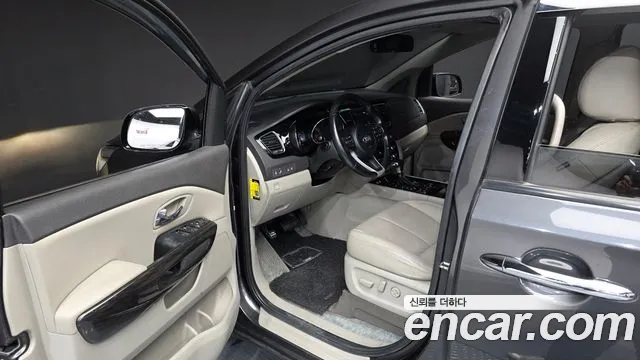 2018 Kia All New Carnival 7-seater Limousine Sold VIN KNAMB81ABJS369144 – interior seats