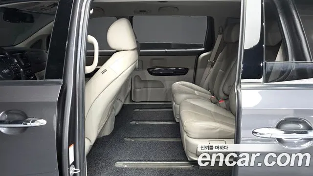 2018 Kia All New Carnival 7-seater Limousine Sold VIN KNAMB81ABJS369144 – trunk area
