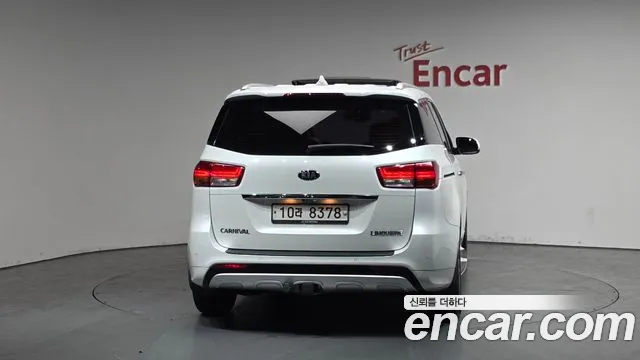 2018 Kia All New Carnival 7-seater Limousine Sold VIN KNAMB81ABJS385129 – trunk area