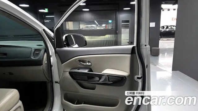 2019 Kia The New Carnival 7-Seater Limousine Sold VIN KNAMB81ABKS452474 – rear exterior