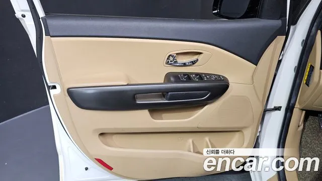 2019 Kia The New Carnival 9-Seater Luxury Sold VIN KNAMB81ABKS464269 – trunk area 2019 Kia The New Carnival 9-Seater Luxury Sold VIN KNAMB81ABKS464269 – trunk area