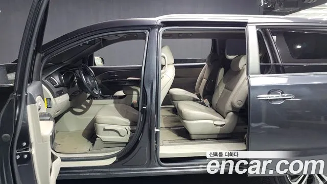 2019 Kia The New Carnival 9-Seater Luxury Sold VIN KNAMB81ABKS551234 – photo 14 2019 Kia The New Carnival 9-Seater Luxury Sold VIN KNAMB81ABKS551234 – photo 14
