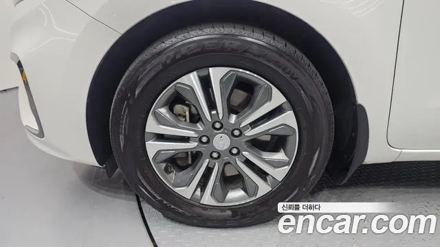 2020 Kia The New Carnival 9-Seater Luxury Sold VIN KNAMB81ABLS655218 – trunk area 2020 Kia The New Carnival 9-Seater Luxury Sold VIN KNAMB81ABLS655218 – trunk area