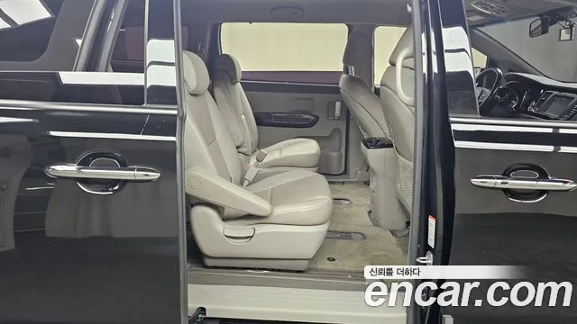 2017 Kia All New Carnival 9-seater Prestige Sold VIN KNAMC81ABHS302804 – interior seats