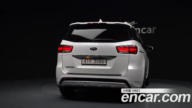 2017 Kia All New Carnival 9-seater Prestige Sold VIN KNAMC81ABHS310700 – exterior detail