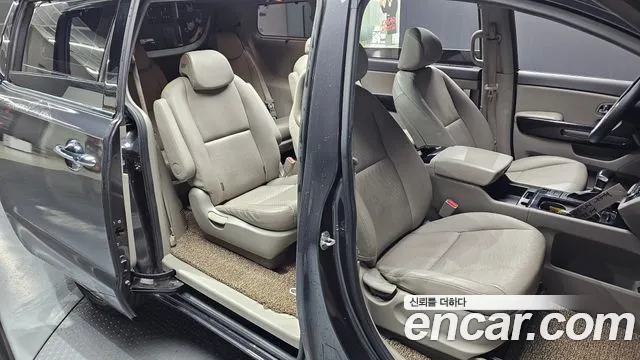 2017 Kia All New Carnival 9-seater Prestige Sold VIN KNAMC81ABHS311062 – photo 25