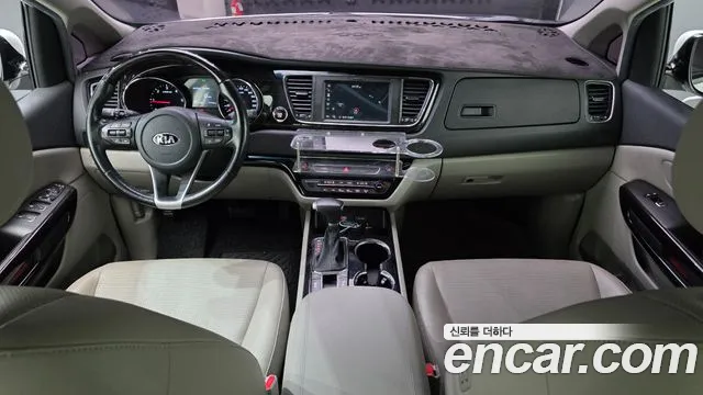 2019 Kia The New Carnival 9-Seater Prstige Sold VIN KNAMC81ABKS474254 – dashboard