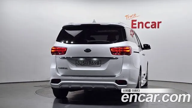 2019 Kia The New Carnival 9-Seater Prstige Sold VIN KNAMC81ABKS481142 – interior seats