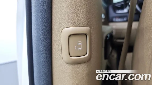 2019 Kia The New Carnival 9-Seater Prstige Sold VIN KNAMC81ABKS548239 – interior seats