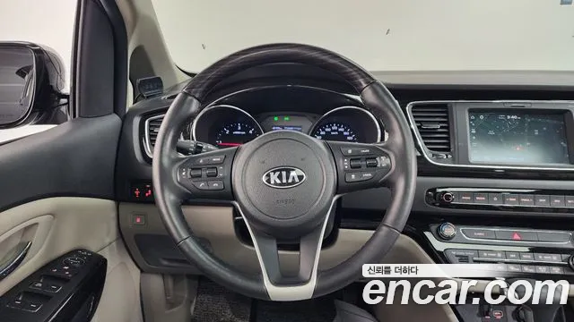 2019 Kia The New Carnival 9-Seater Prstige Sold VIN KNAMC81ABKS577997 – dashboard
