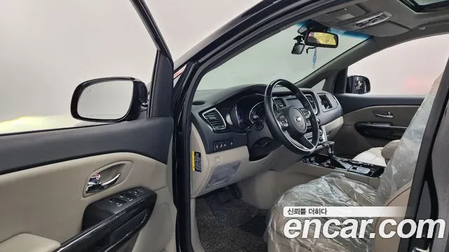 2019 Kia The New Carnival 9-Seater Prstige Sold VIN KNAMC81ABKS577997 – interior seats