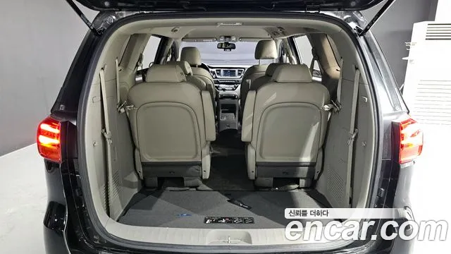 2019 Kia The New Carnival 9-Seater Prstige Sold VIN KNAMC81ABKS602370 – interior seats
