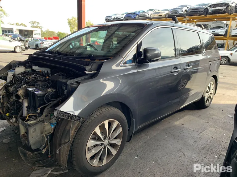 2017 Kia Carnival Used VIN KNAMC81AMH6300308 – interior seats