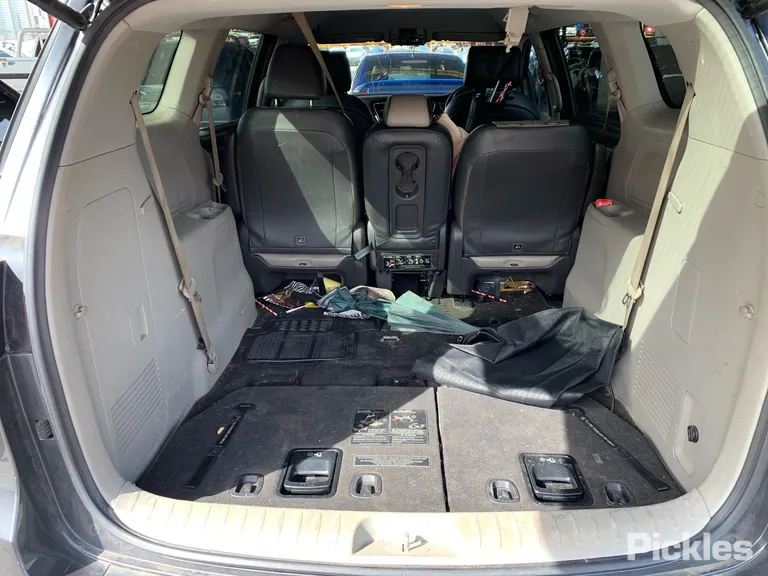 2017 Kia Carnival Used VIN KNAMC81AMH6300308 – photo 13