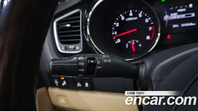 2018 Kia All New Carnival Gasoline 7-seater Limousine Sold VIN KNAME811BJS424365 – interior seats