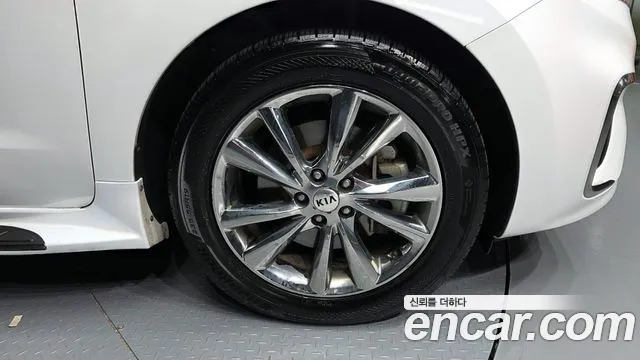 2019 Kia The New Carnival Gasoline 9-Seater Noblesse Special Sold VIN KNAME811BKS475407 – exterior detail 2019 Kia The New Carnival Gasoline 9-Seater Noblesse Special Sold VIN KNAME811BKS475407 – exterior detail