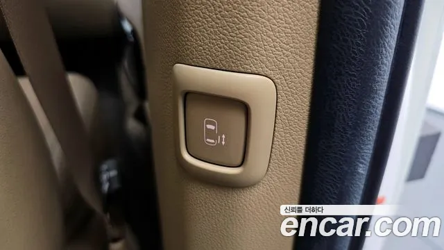 2019 Kia The New Carnival Gasoline 7-Seater Limousine Sold VIN KNAME811BKS575764 – interior seats