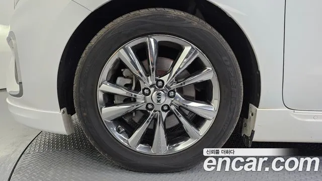 2020 Kia The New Carnival Gasoline 9-Seater Hi-Limousine Sold VIN KNAME811BLS616648 – front exterior