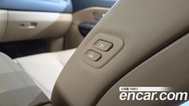 2020 Kia The New Carnival Gasoline 9-Seater Hi-Limousine Sold VIN KNAME811BLS648234 – exterior detail