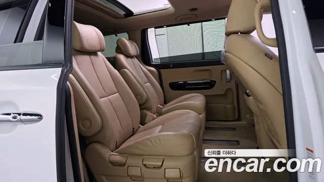2020 Kia The New Carnival Gasoline 7-Seater Limousine Sold VIN KNAME811BLS657715 – exterior detail