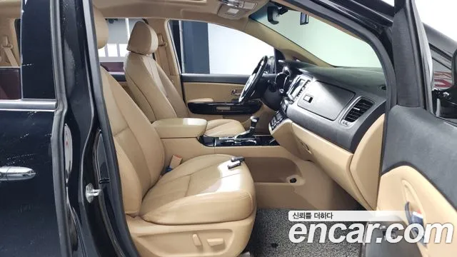2020 Kia The New Carnival Gasoline 7-Seater Limousine Sold VIN KNAME811BLS670372 – trunk area