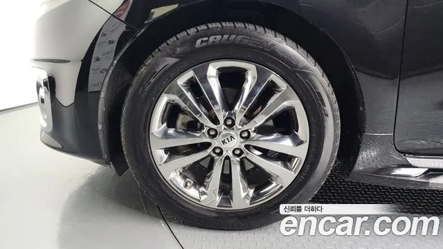 2017 Kia All New Carnival 7-seater Limousine Sold VIN KNAME81ABHS318648 – trunk area