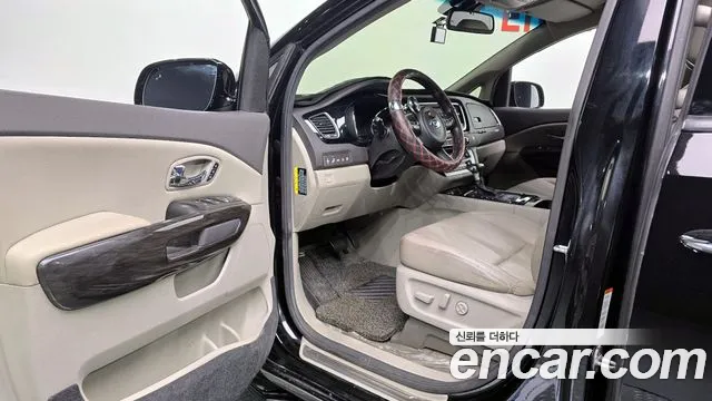2018 Kia All New Carnival 7-seater Limousine Sold VIN KNAME81ABJS386566 – trunk area