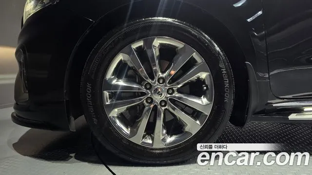 2018 Kia All New Carnival 9-seater Hi-Limousine Sold VIN KNAME81ABJS402949 – exterior detail 2018 Kia All New Carnival 9-seater Hi-Limousine Sold VIN KNAME81ABJS402949 – exterior detail