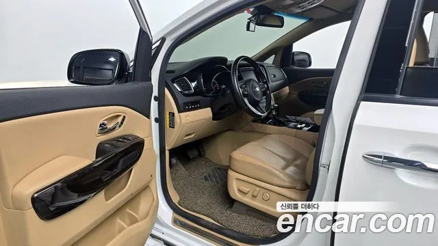 2018 Kia All New Carnival 7-seater Limousine Sold VIN KNAME81ABJS411884 – interior seats