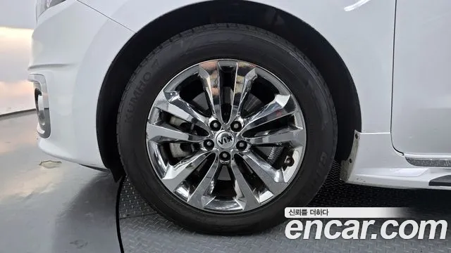2018 Kia All New Carnival 7-seater Limousine Sold VIN KNAME81ABJS411884 – exterior detail