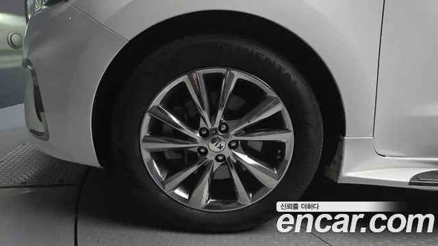 2019 Kia The New Carnival 9-Seater Noblesse Special Sold VIN KNAME81ABKS452588 – exterior detail 2019 Kia The New Carnival 9-Seater Noblesse Special Sold VIN KNAME81ABKS452588 – exterior detail