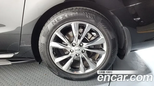 2019 Kia The New Carnival 7-Seater Limousine Sold VIN KNAME81ABKS472300 – side profile