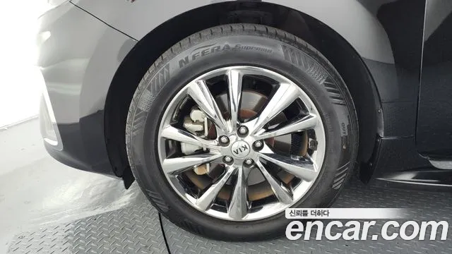 2019 Kia The New Carnival 7-Seater Limousine Sold VIN KNAME81ABKS472300 – dashboard