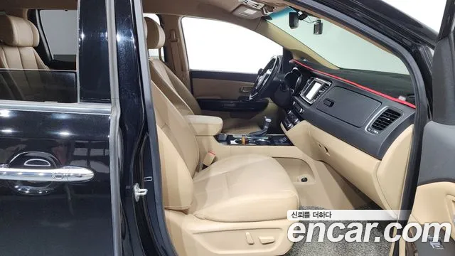 2019 Kia The New Carnival 7-Seater Limousine Sold VIN KNAME81ABKS472300 – exterior detail