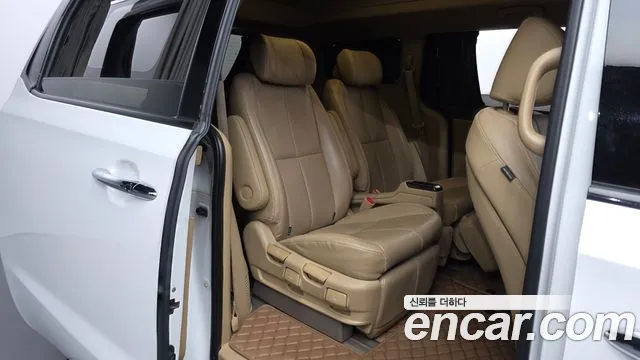 2019 Kia The New Carnival 7-Seater Hi-Limousine Sold VIN KNAME81ABKS479643 – interior seats